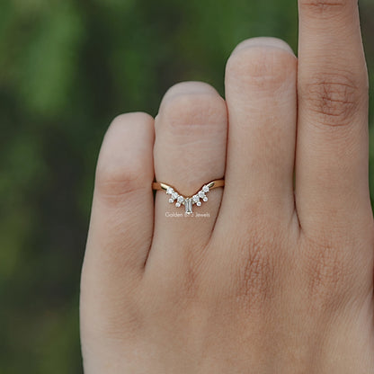 Top View Of Round Cut Moissanite Ring in prongs setting 