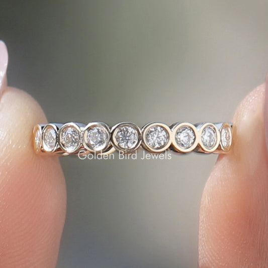 Bezel-set round stones eternity ring, stackable band with bright highlights