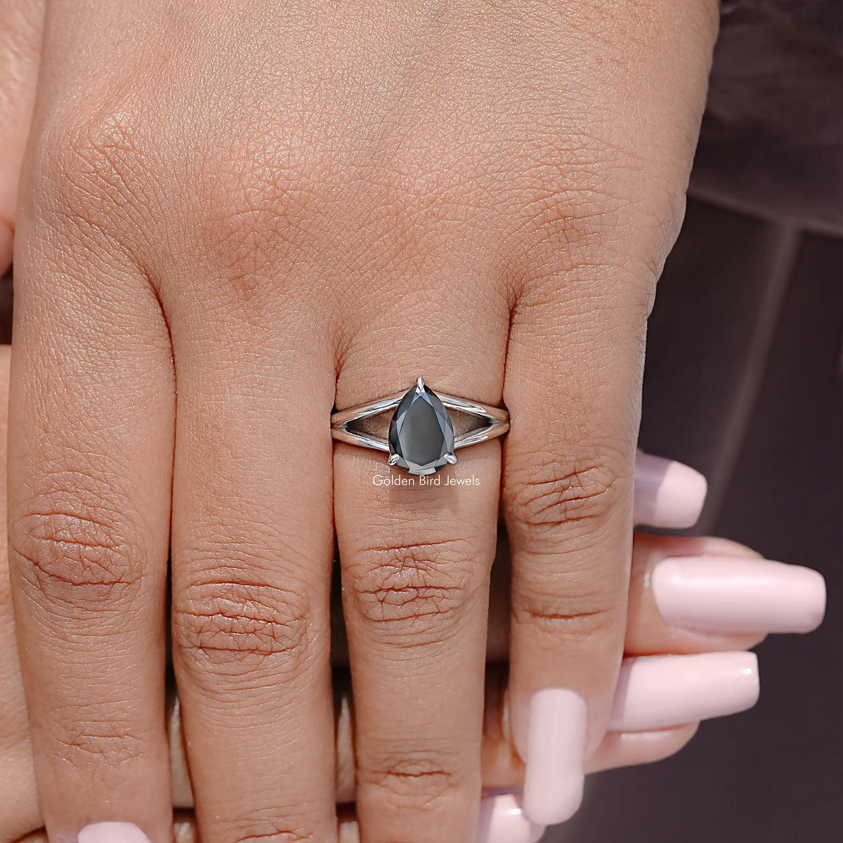 Pear-cut black moissanite ring in 925 sterling silver, split shank band view