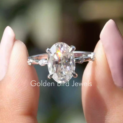 925 sterling silver oval engagement ring with clear center stone and side prongs