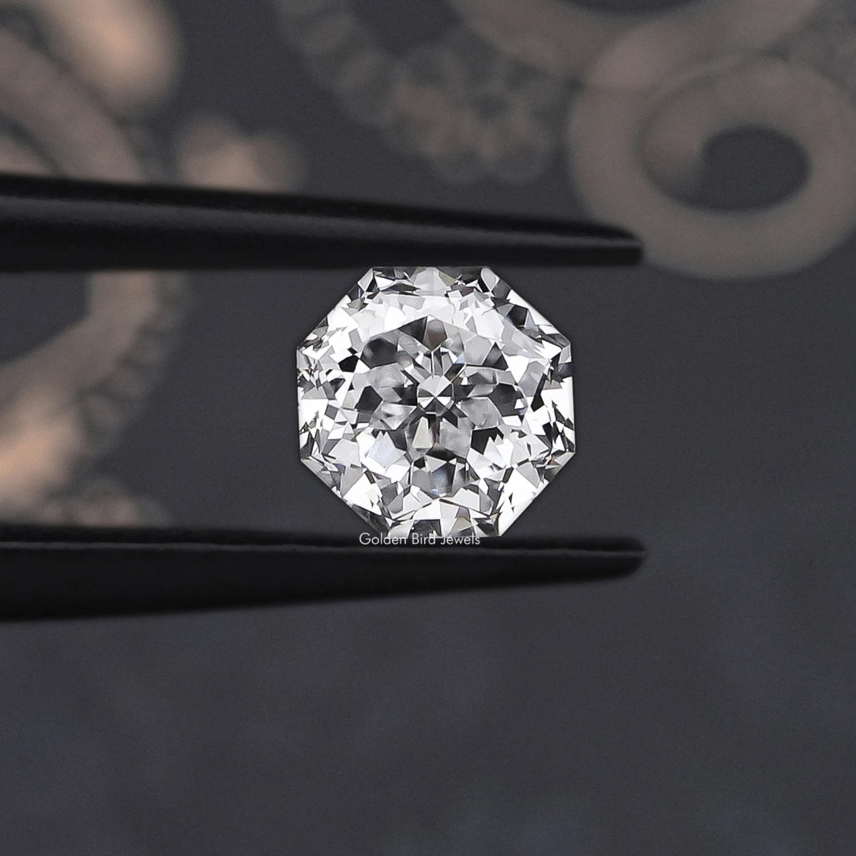 Faceted diamond centerpiece, square/rectangular look with high-contrast facets