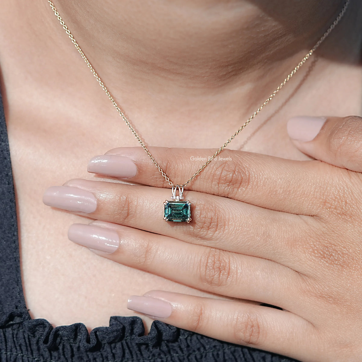 Detailed View Of Green Emerald Moissanite Solitaire Pendant 