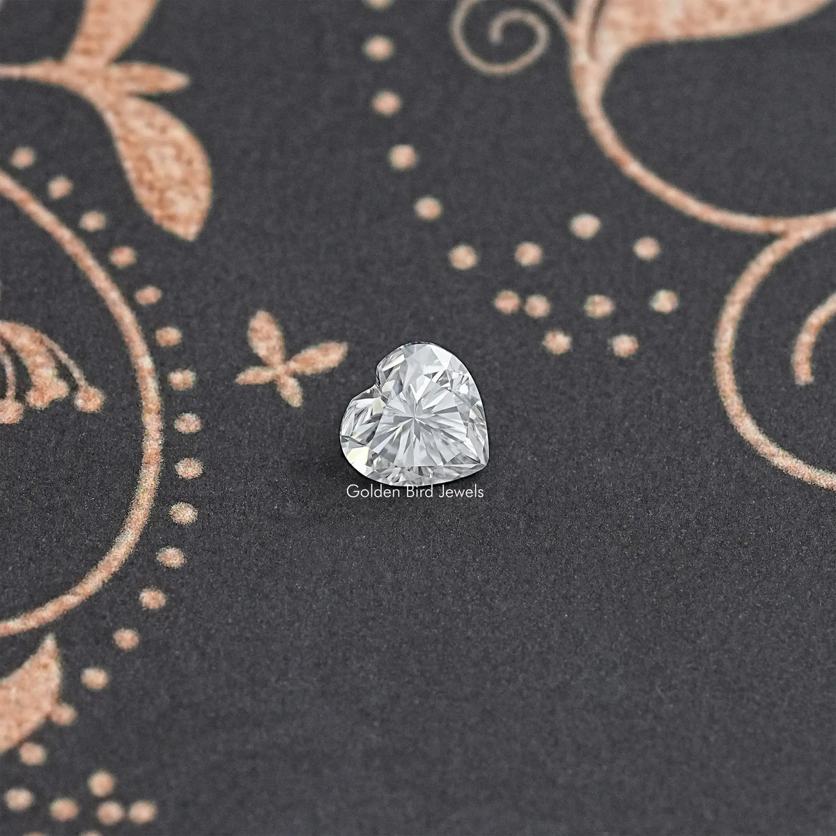 Heart-cut moissanite loose stone, clear round-heart facets, gemstone close-up
