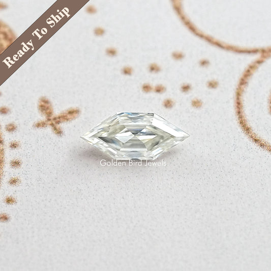 Hexagon-cut moissanite loose stone with sharp facets, clear tone