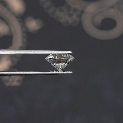 Loose round-cut lab diamond, facet side profile held in tweezers