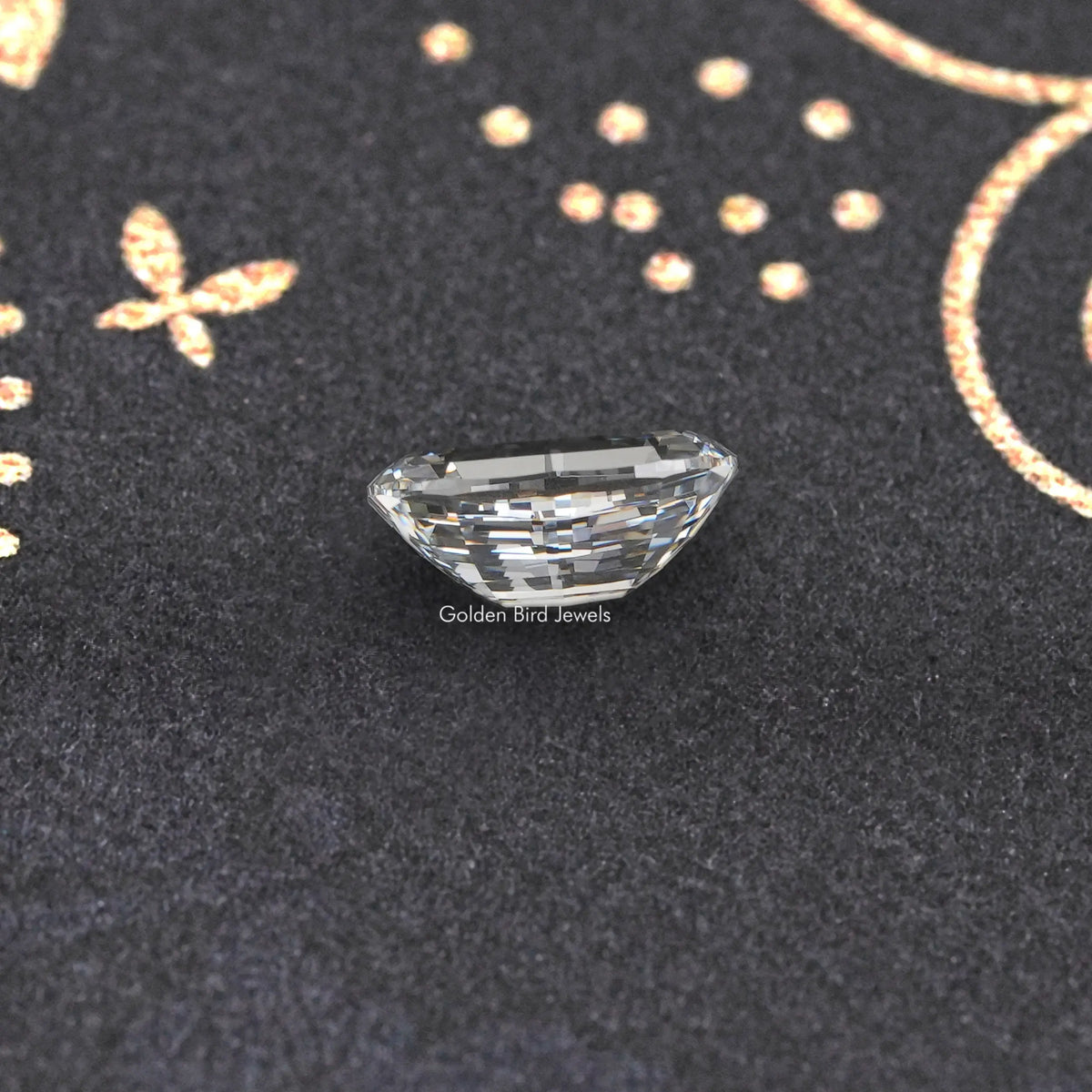 Loose step-cut cushion lab diamond, side view of the oval stone facets