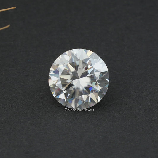 Round brilliant-cut moissanite gemstone, clear stone with sparkling facets