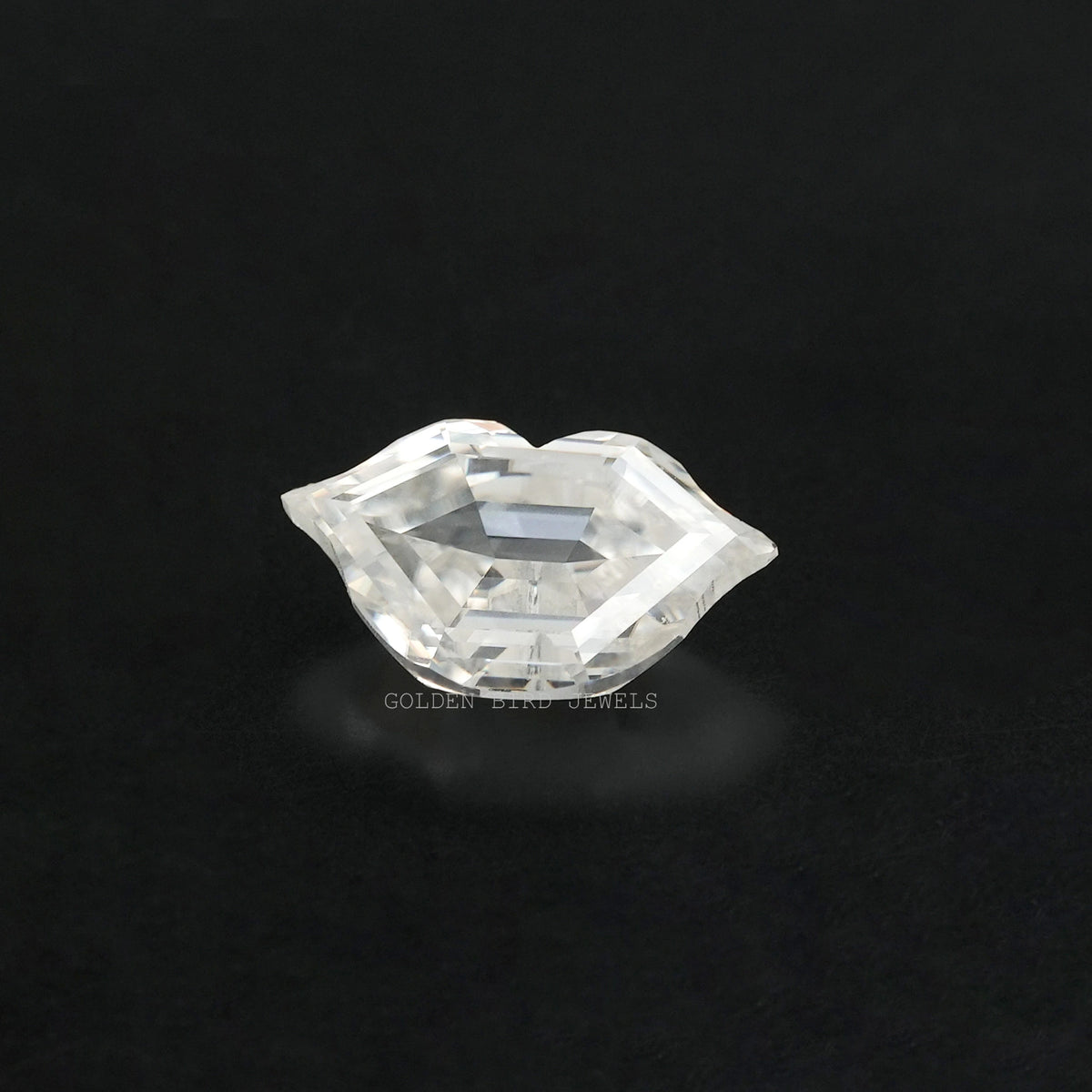 Lips-cut moissanite loose stone, faceted clear gemstone with antique step pattern