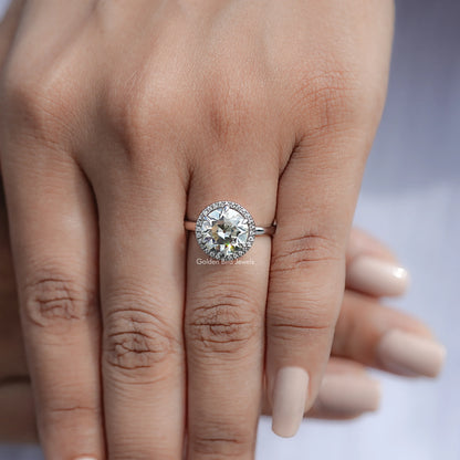 Close view of Round Cut Moissanite Engagement Ring