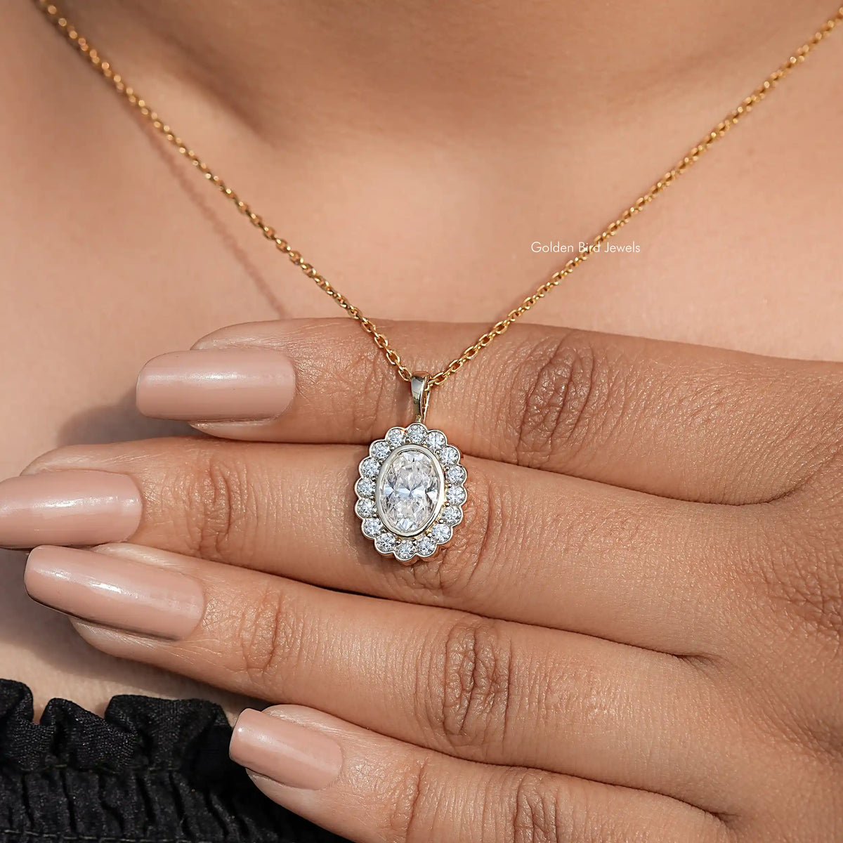 detailed view of Oval Shaped Pendent in Affordable Budget 
