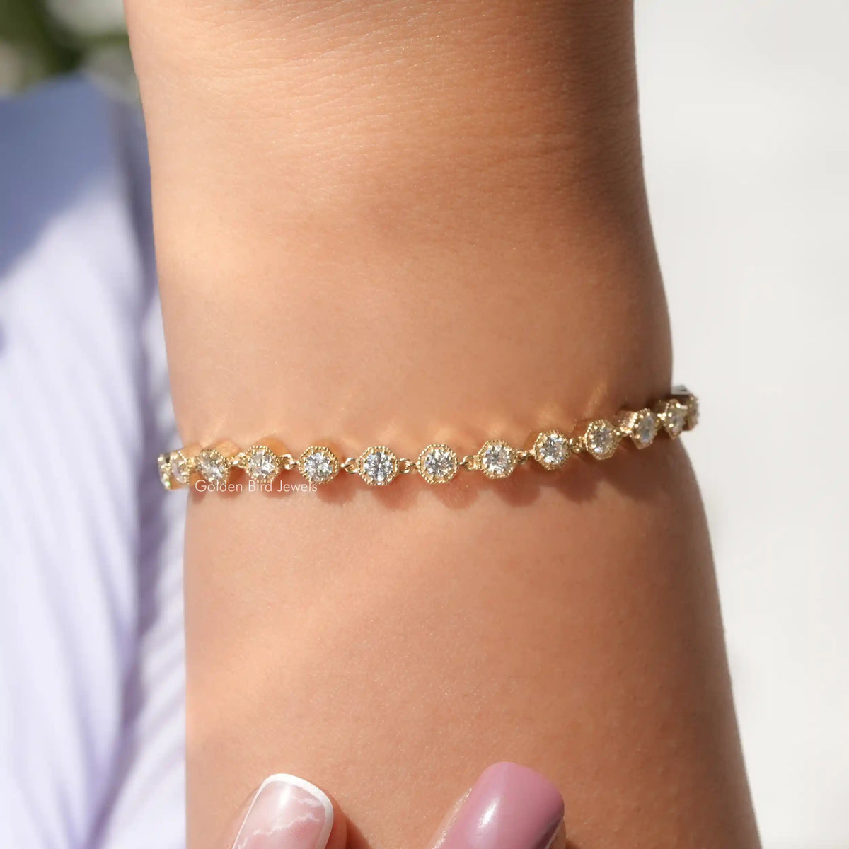 Top view of view of round Cut Bracelet In white Gold