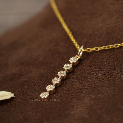 In front view of moissanite round cut pendant