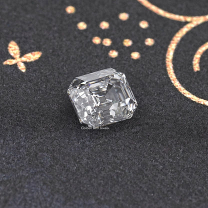 Emerald-cut lab-grown diamond, clear step-faceted center stone