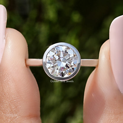 Sterling silver round moissanite bezel wedding ring, close-up of round center stone