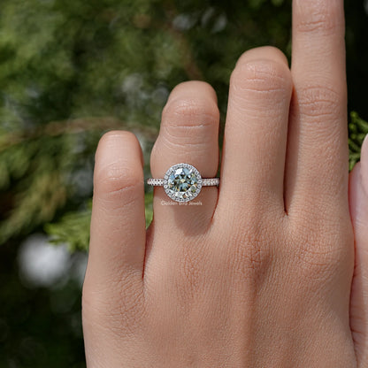 Round-cut moissanite accent ring on hand