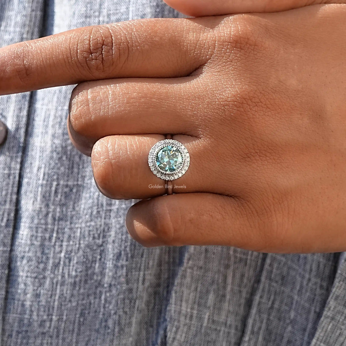 Round Cut Halo Bridal Ring Set In White Gold