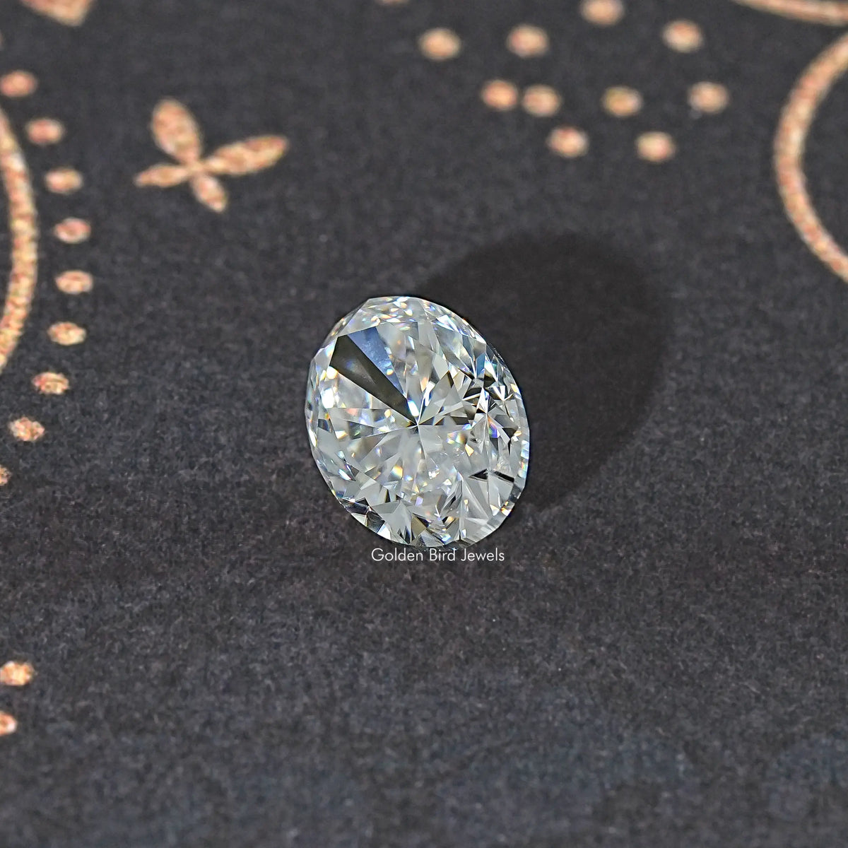 Oval-cut moissanite loose stone, faceted oval gemstone