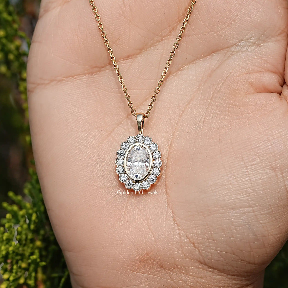 Top View of Moissanite Halo Pendent 
