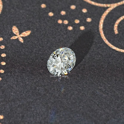Oval moissanite loose stone, top view with crisp faceted sparkle