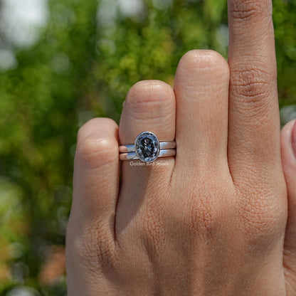 Top View Of Oval Moissanite Wedding Ring Set