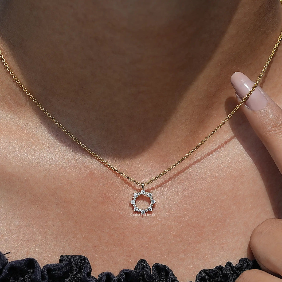 Round Cut Diamond Open Circle Pendant​ of Women's In Yellow Gold