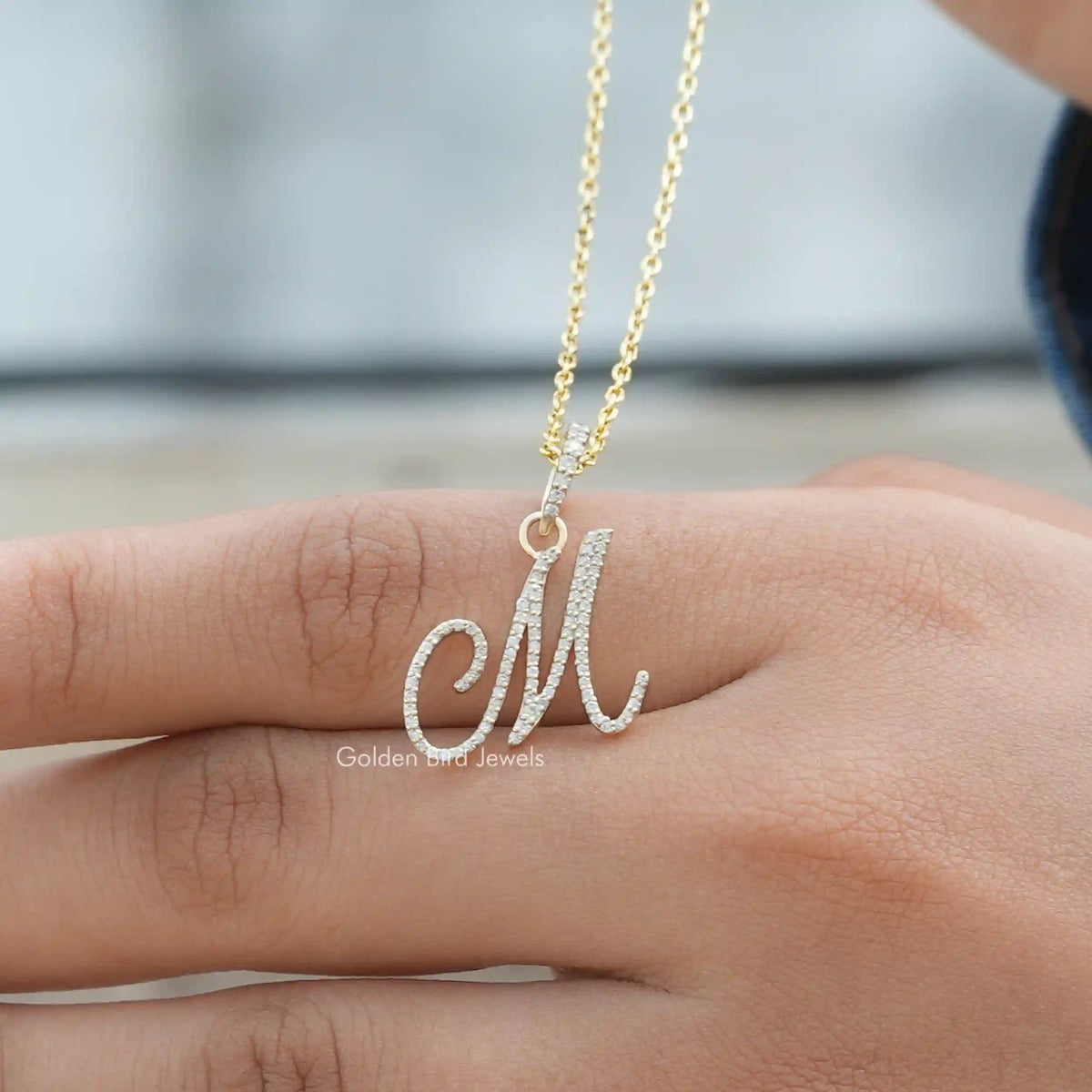 In front view of moissanite round cut pendant