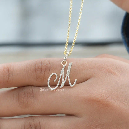 In front view of moissanite round cut pendant