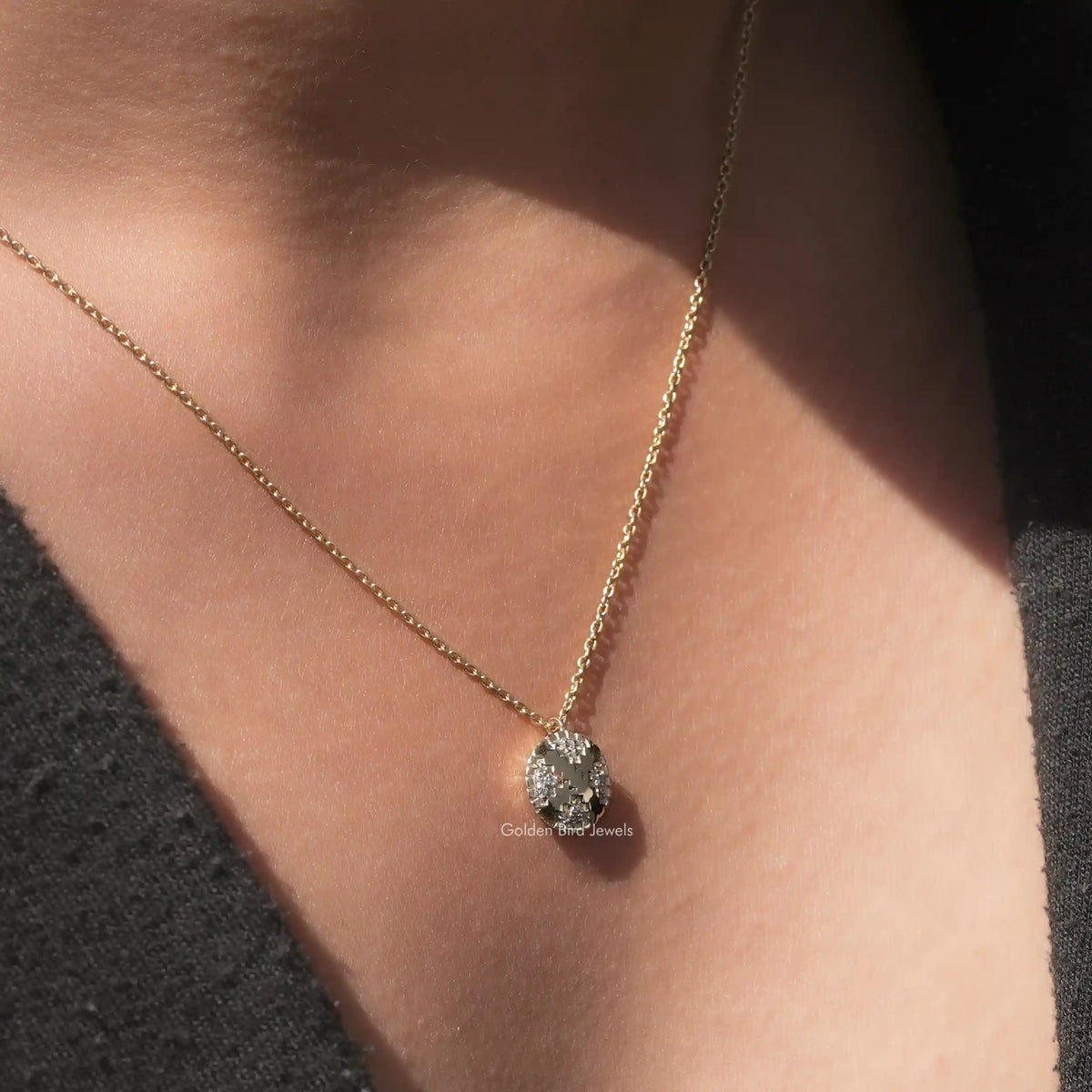 In front view of moissanite round cut pendant