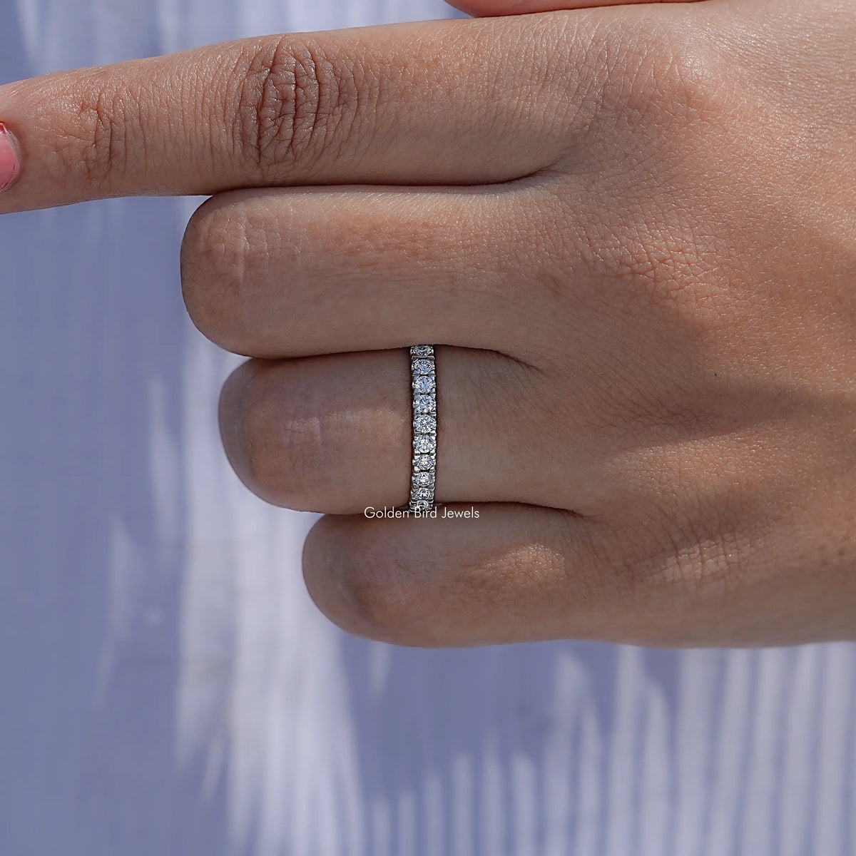 Close View Of Round Cut Lab Diamond Five Stone Halo Band

