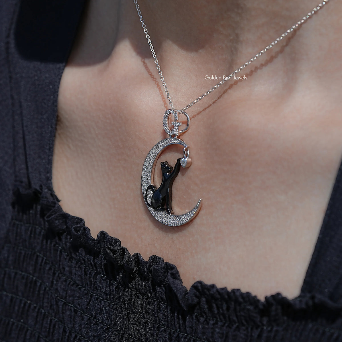 detail view of Round Shaped Moissanite Pendant