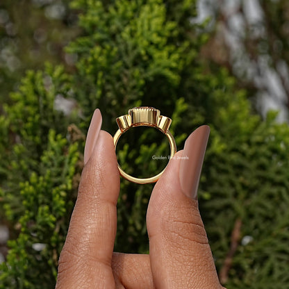 Yellow gold ring setting with prongs, open for a center gemstone