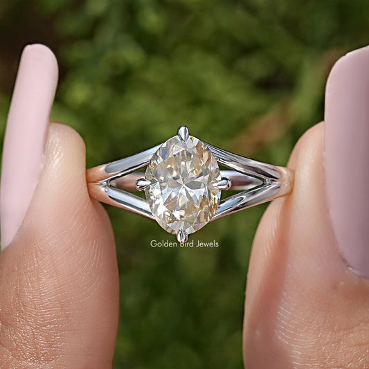 Oval moissanite split-shank engagement ring in 925 sterling silver, close-up front